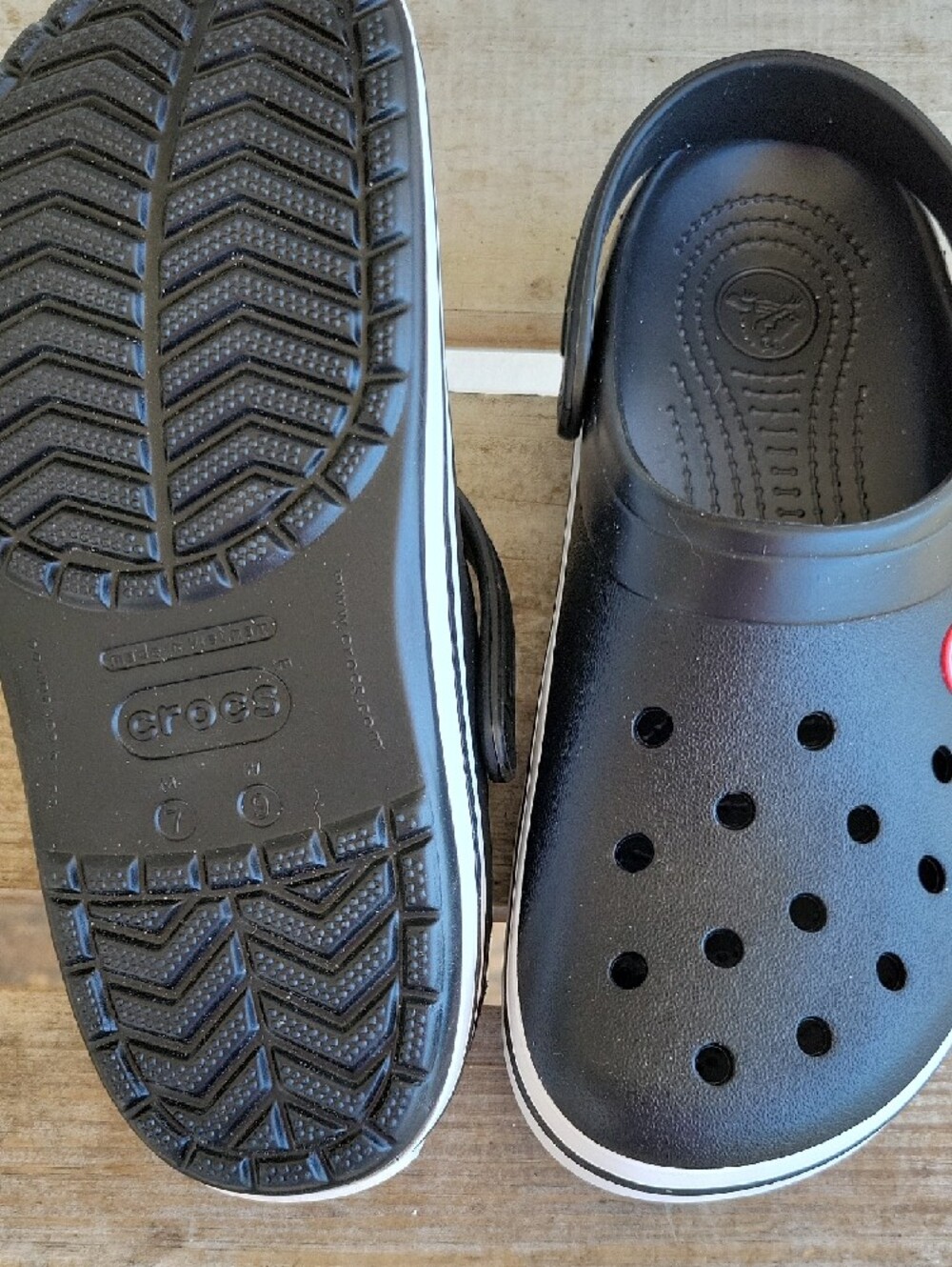 CROCS  Black Clog with White Trim Size 9 Womans Size 7 Mens - Picture 3 of 9